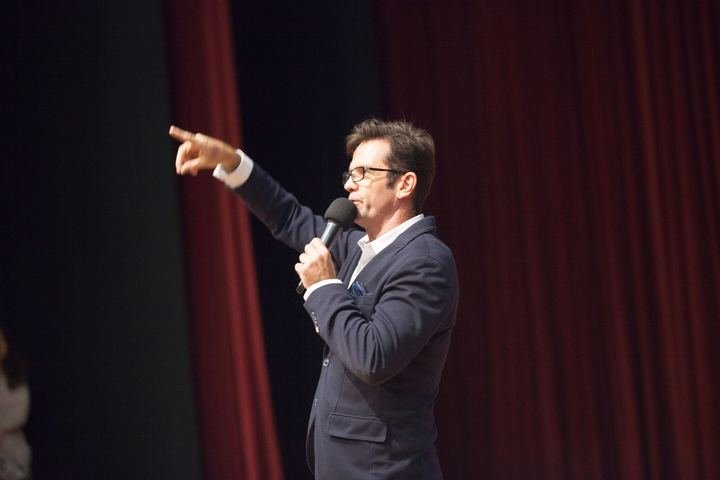 Shaun McEwan working the room as MC and auctioneer